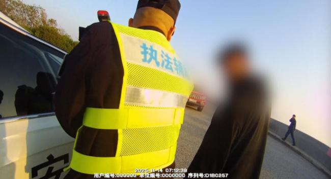 男子留绝望留言 警方6小时救回 无人机助力成功救援