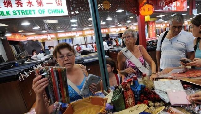 大量日本游客涌入北京，打著旅游幌子不去旅游不吃美食，為啥來？