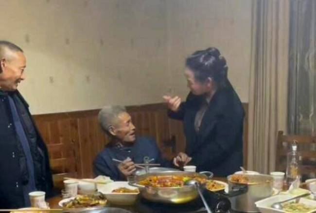 一家三口被拐 父女分離31年終重聚 跨越三代的團(tuán)聚時光