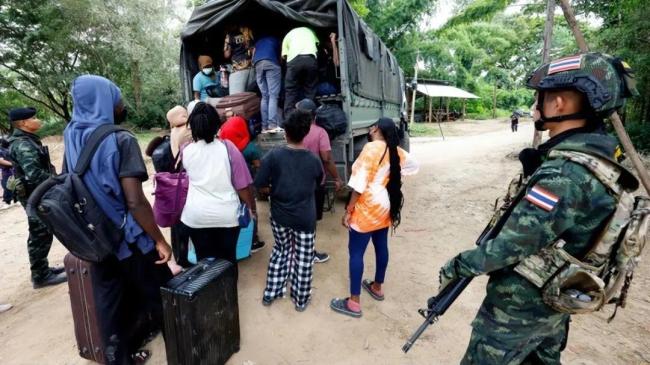 ◆緬甸軍方突襲后，KK園區(qū)內(nèi)的電詐人員進(jìn)入泰國湄索縣。