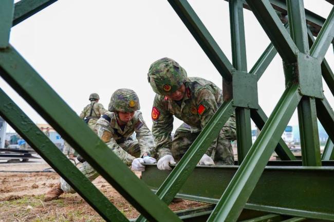 舰艇编队“遭袭”!直击后装综合保障演练现场