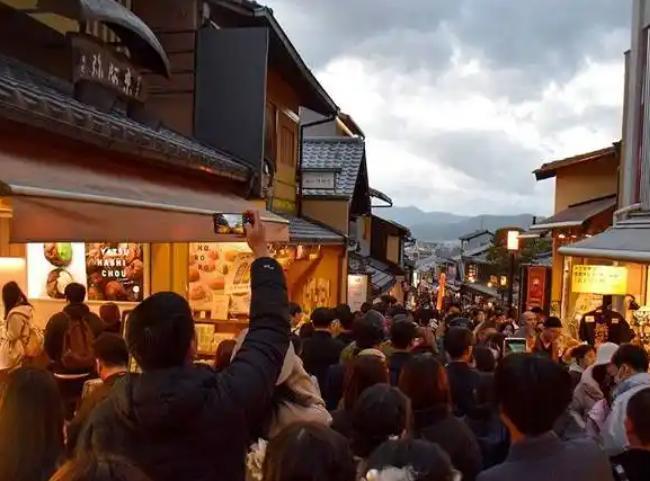 日本餐廳老板:中國客人幾乎都消失了 經(jīng)濟受重創(chuàng)