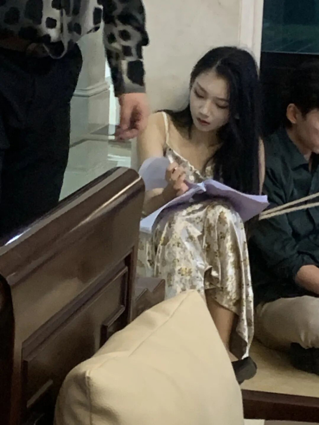 00后女大学生日入1500 2年时间拍了几十部短剧