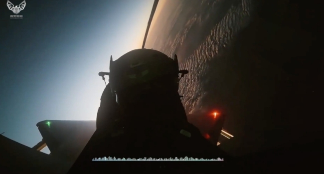 战鹰飞行员视角看云海有多壮观