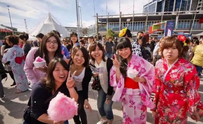 上海数万日本人何去何从?中方立场明确,已有答案 生活如常未受影响