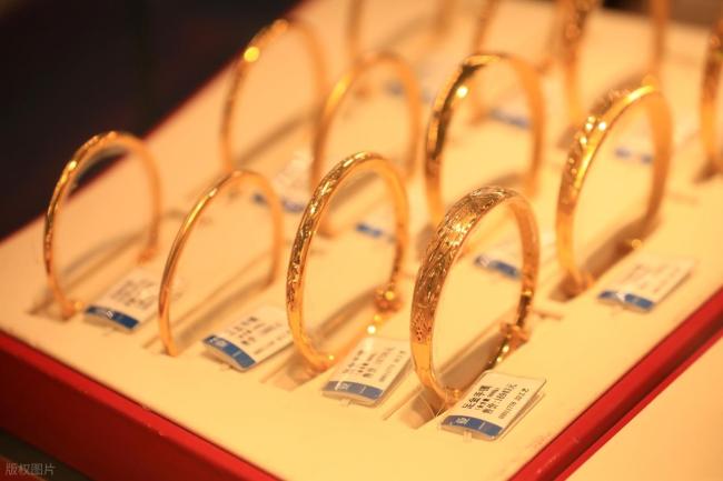 2025黃金行業(yè)“怪現(xiàn)狀”：金價瘋漲，賣金子的反而不賺錢了？　             