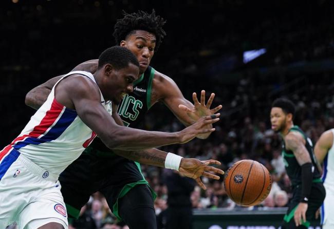 凯尔特人险胜终结活塞13连胜,绿军止连败之路开启