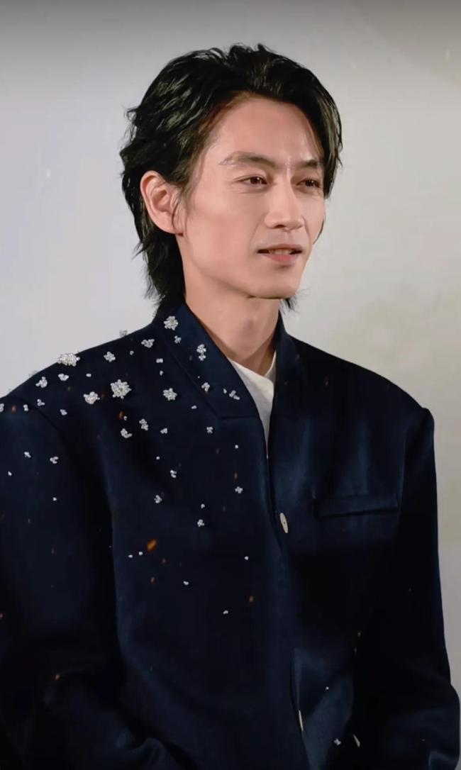 陳曉身高178體重只有100斤