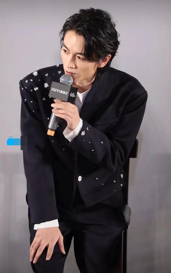 陳曉身高178體重只有100斤