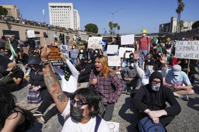 特朗普移民禁令背后的美國困局 標(biāo)簽政治再現(xiàn)