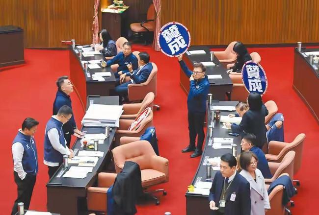 青鸟团体拼连署“公投” 绿营支持者积极响应