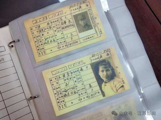 吳石后人獲贈(zèng)戶籍卡仿真件 沉默榮耀不再沉默