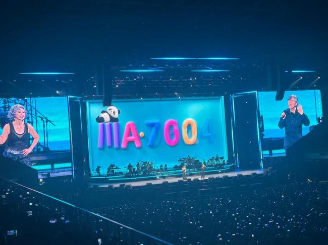 林子祥叶蒨文成都合体开唱 白头到老深情对话