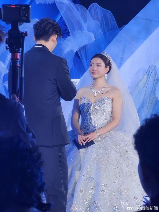 马龙樊振东给黄雅琼婚礼送祝福 羽坛乒乓界共庆喜事