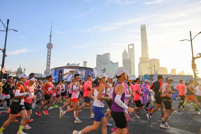 上海马拉松科斯盖刷新赛会女子纪录