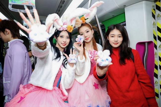 长沙地铁现“疯狂动物城” 萌力警官圈粉乘客