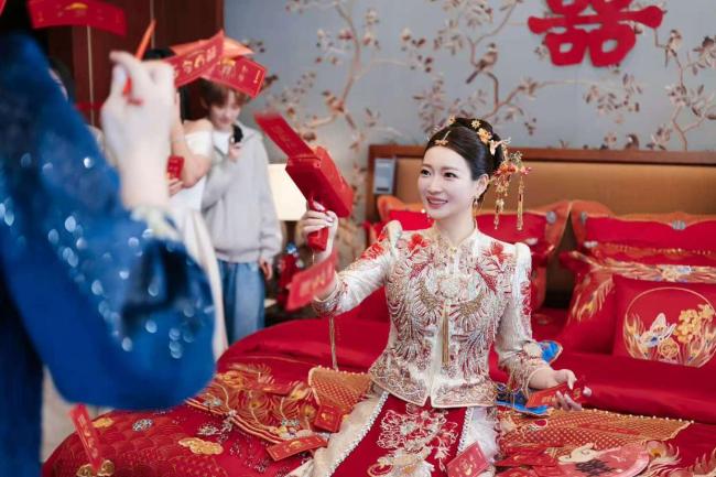 黄雅琼婚礼最热闹的一桌 羽毛球圈齐聚祝福