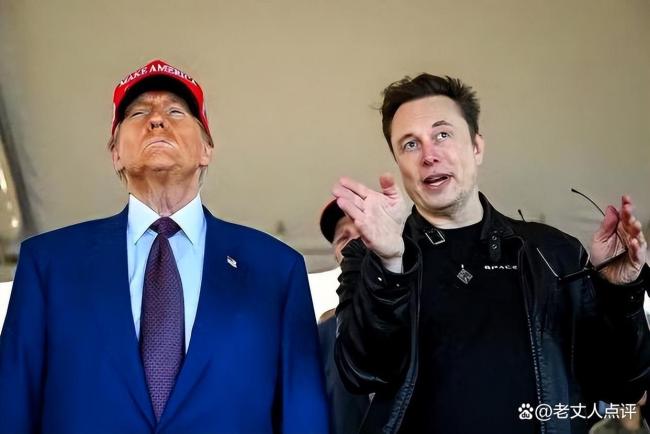 美国家庭感恩节致辞时桌子倒塌 权力餐桌上的微妙信号