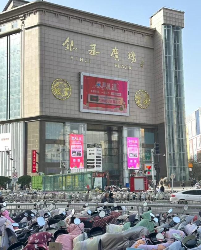 银基老板:“排骨羽绒服”成冬季爆款 寒潮带动发货量猛增