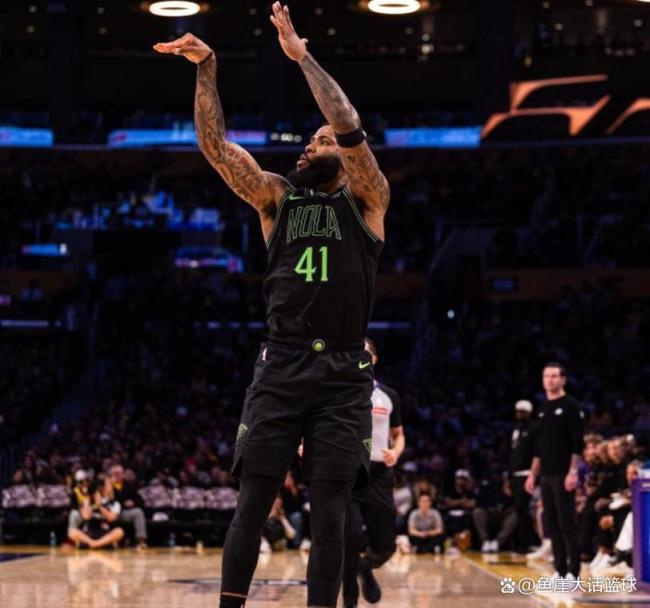 湖人7连胜背后的关键力量,里夫斯高效表现引领球队胜利,独揽33分壮举