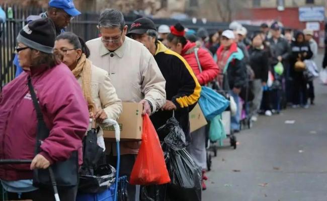 支持率下降特朗普痛骂拜登 经济政策遭质疑！