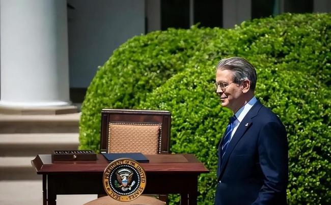 支持率下降特朗普痛骂拜登 经济政策遭质疑！