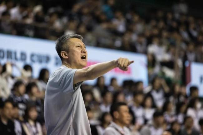 说什么了？中国男篮赛后在更衣室开会近2小时 双败韩国引反思