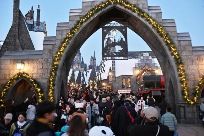 北京环球度假区开启飘雪模式 童话模式来咯！