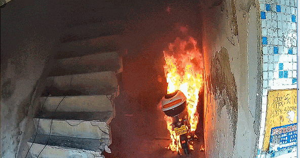 新舊國標(biāo)電動(dòng)自行車燃燒對比差幾秒？