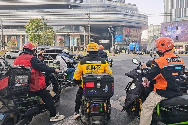 外卖大战两个季度三巨头烧钱近800亿