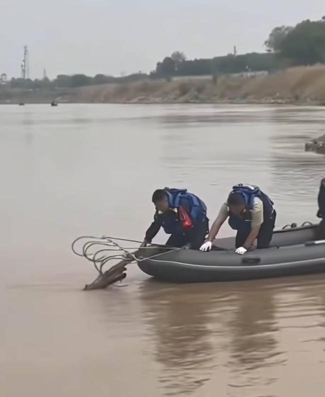 警方回应母女黄河边失联1月 救援难度大