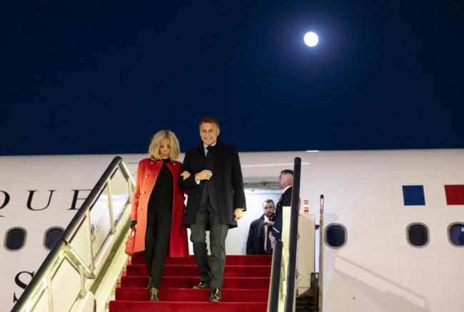 马克龙抵京后发文