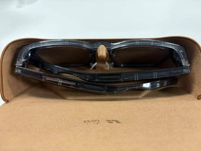 AI眼镜的火烧到了车圈 理想汽车跨界造镜