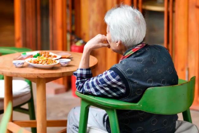 40岁后微胖才是长寿“黄金体重” 中年发福或成加分项