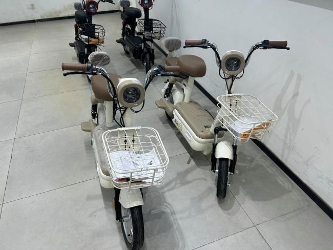 新國(guó)標(biāo)“小電驢”長(zhǎng)啥樣？瘦了、貴了 新車數(shù)量少選擇有限