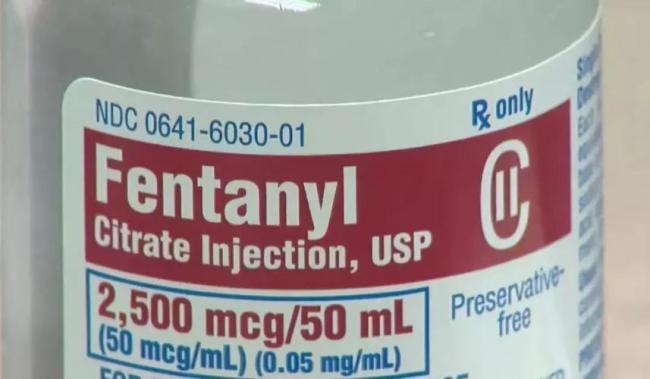 現(xiàn)場(chǎng)：美國(guó)街頭驚現(xiàn)“教學(xué)式”吸毒，頭皮發(fā)麻！