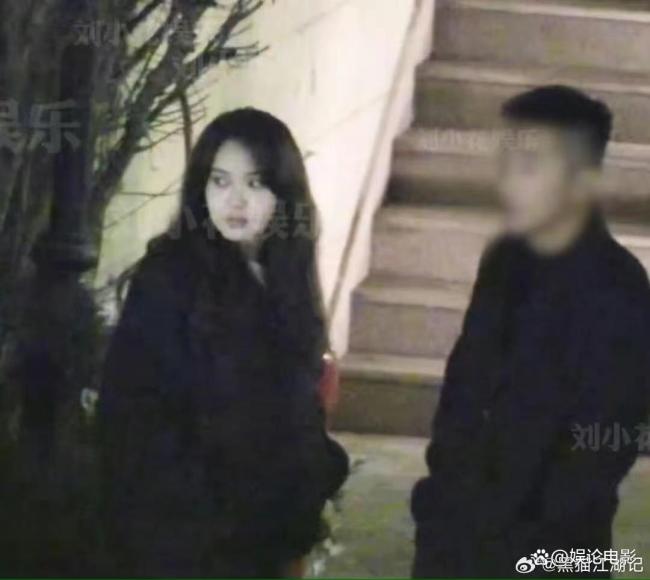 张佳宁疑似新恋情曝光，与男友路边对峙，被传与高至霆已分手 情感纠葛再引关注