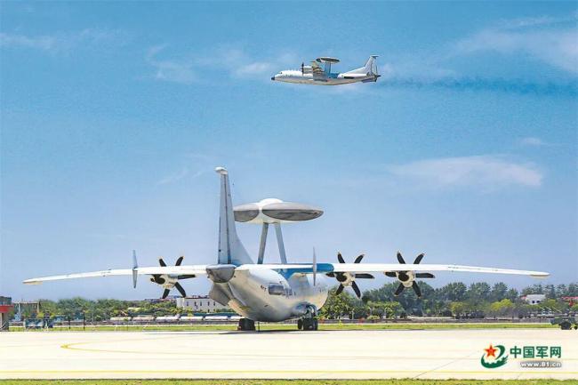 距离不足百米！我军战机远海训练遇2架外机挑衅，对峙近20分钟后完成任务 狭路相逢勇者胜