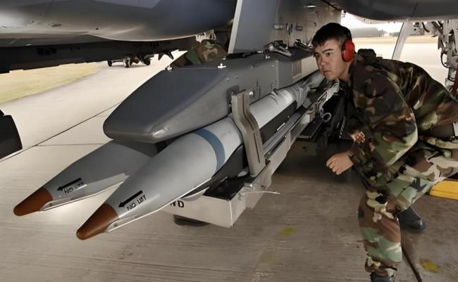 以称空袭黎南部真主党目标 未爆弹引发技术争夺