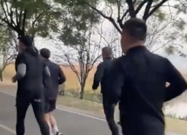 法國總統(tǒng)在成都晨跑