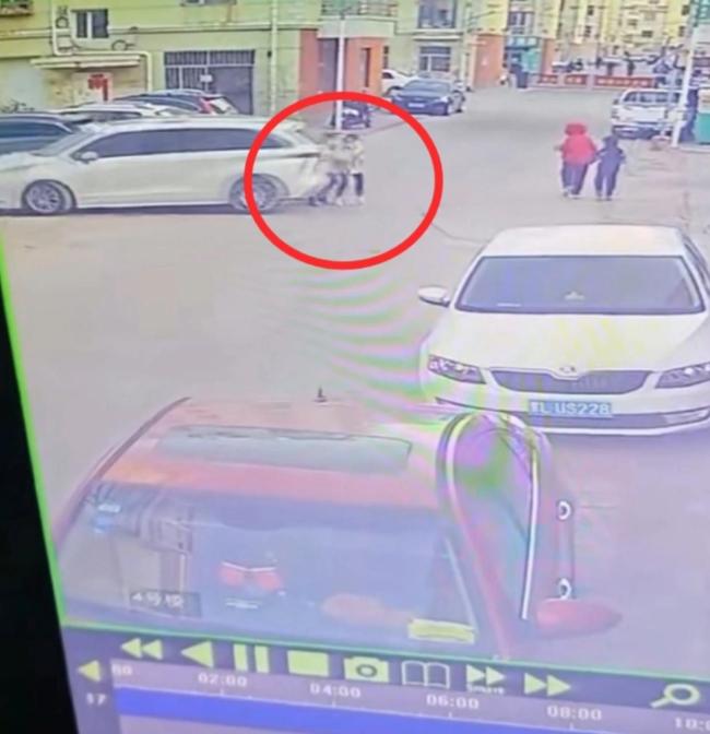 内蒙古一法院人员倒车致2死，官方确认属实！为何性别成了“机密”？