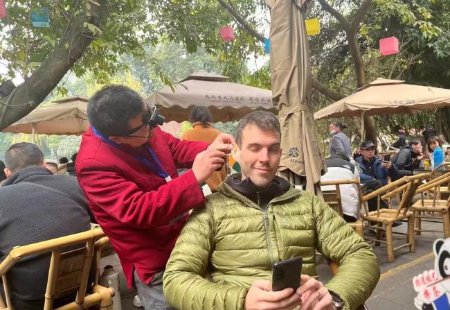 2025年法國(guó)游客來(lái)川熱度掀新高 馬克龍?jiān)L川助推