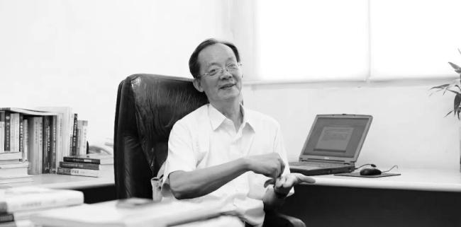 复旦大学官网变黑白 悼念王迅院士