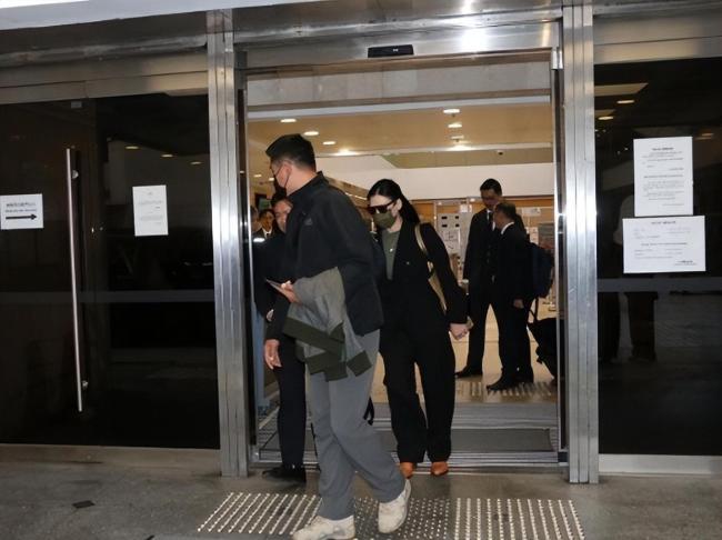 张柏芝卷前牙东谈主合约纠纷 诚信与信任之争