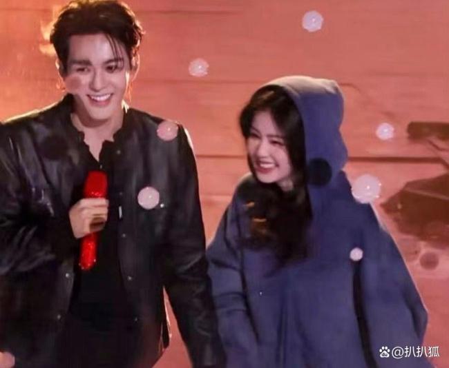 白鹿曾舜晞十指相扣好自然 CP粉狂欢背后的真相