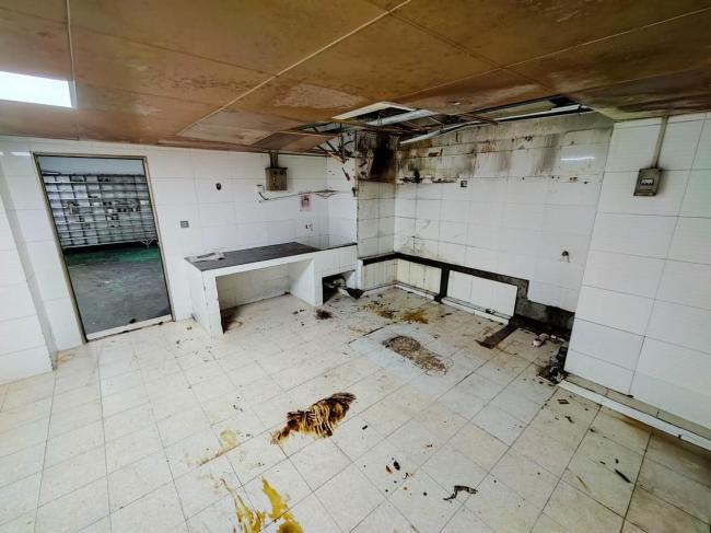 深圳一地下车库粉尘爆表 物业违规搭建厨房存隐患