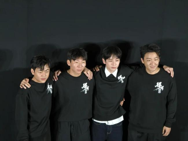 《得閑謹制》:“國劇門臉”沒掉鏈子 正午陽光首映亮眼