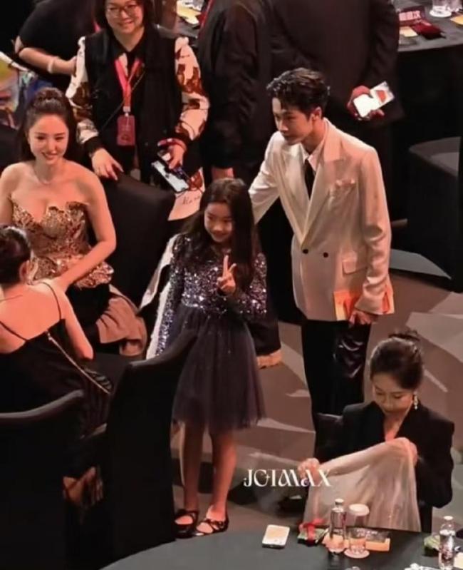 小酒窝内娱追星天花板 诚恳互动暖东说念主心