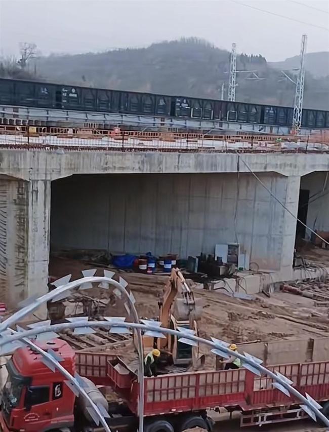 三門(mén)峽塌方事故致5人遇難親屬發(fā)聲