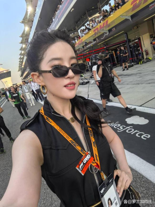 刘亦菲现身阿布扎比不雅赛F1收官战 飒爽造型引关爱